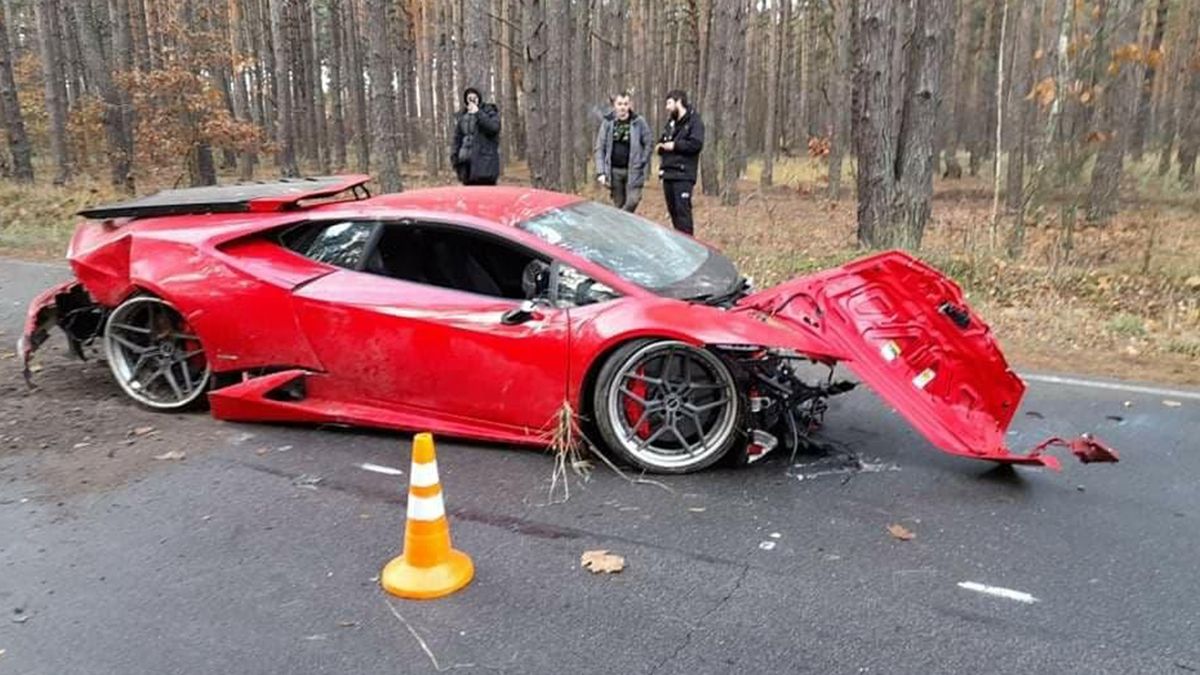 На зйомках фільму під Києвом розбили на шаленій швидкості спорткар Lamborghini: фото