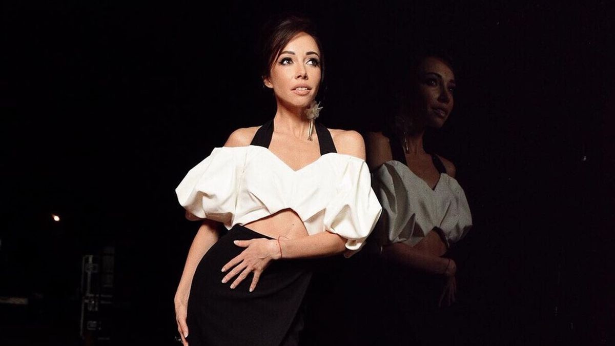 Катерина Кухар в пікантному наряді підкорила мережу витонченими формами