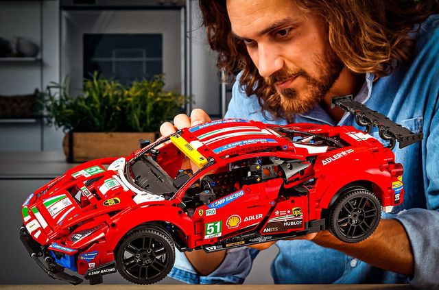 LEGO представило конструктор Ferrari 488 GTE: тепер у кожного може бути суперкар - фото 436523