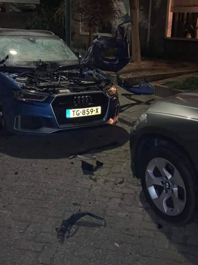 Новеньку Audi RS3 розтрощили потужним феєрверком: епічні фото - фото 436528