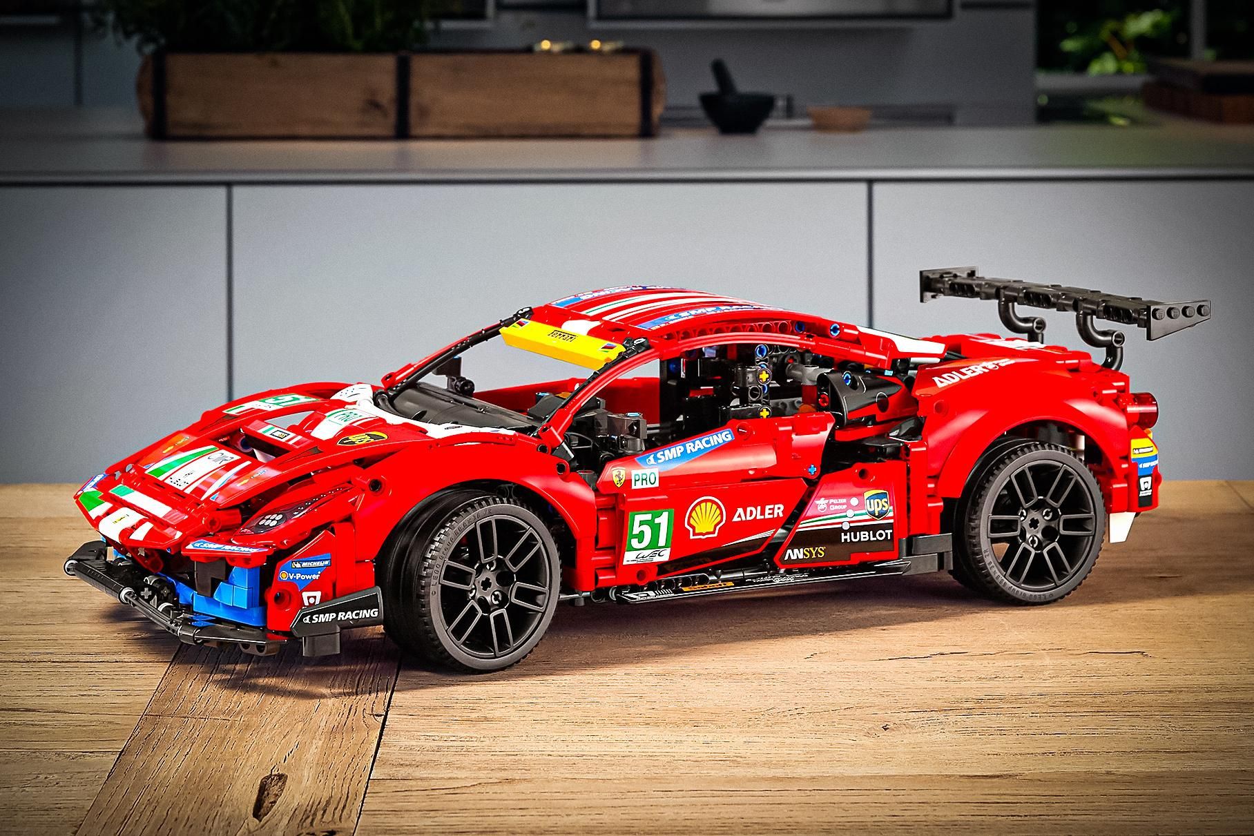 LEGO представило конструктор Ferrari 488 GTE: тепер у кожного може бути суперкар