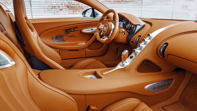 Bugatti представила нову версію гіперкара Chiron на честь французької авіації - фото 436555
