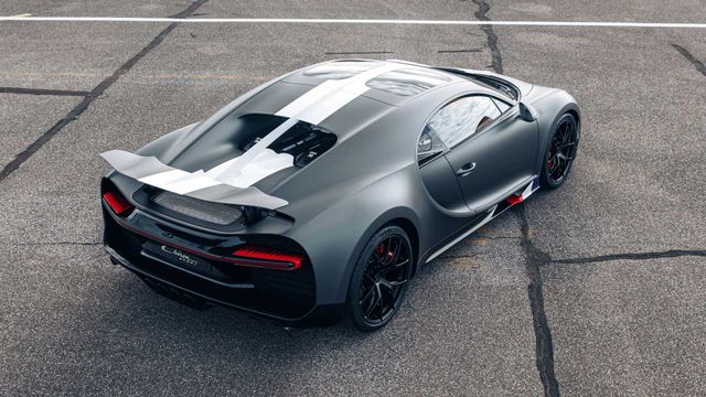 Bugatti представила нову версію гіперкара Chiron на честь французької авіації - фото 436557