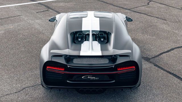 Bugatti представила нову версію гіперкара Chiron на честь французької авіації - фото 436558