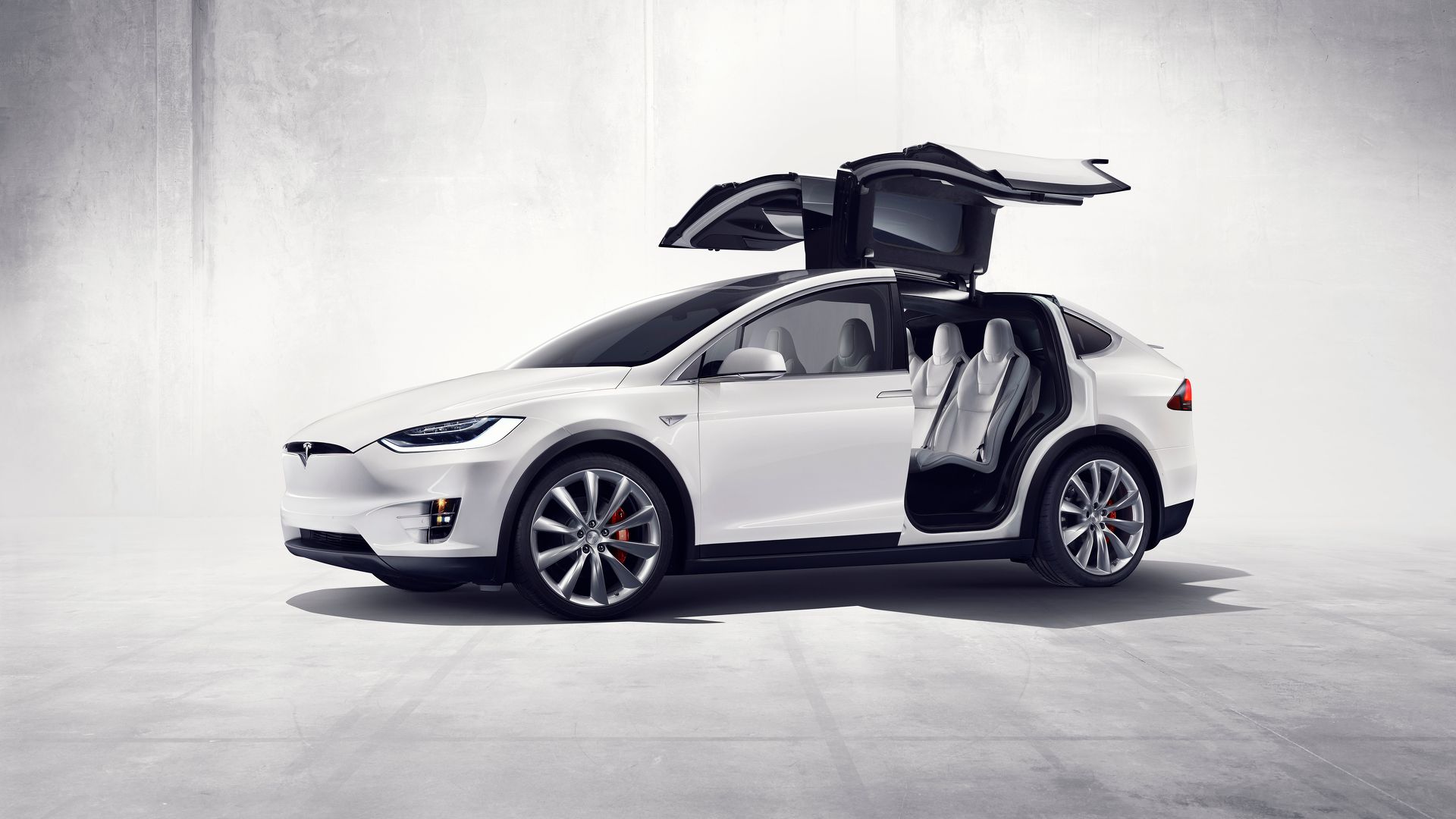Майже 10 тисяч Model X та Model Y відкликають: у чому проблема