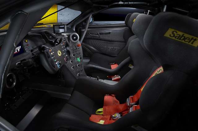 Ferrari представила трековий суперкар 488 GT Modificata - фото 436635