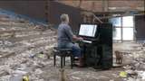 Британський піаніст зіграв концерти для макак у Таїланді: навіщо він це зробив