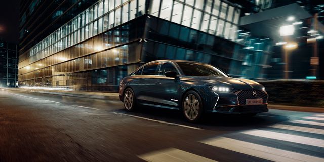 Французький автомобільний бренд показав преміальний седан з витратою палива 1,5 л/100 км - фото 436841