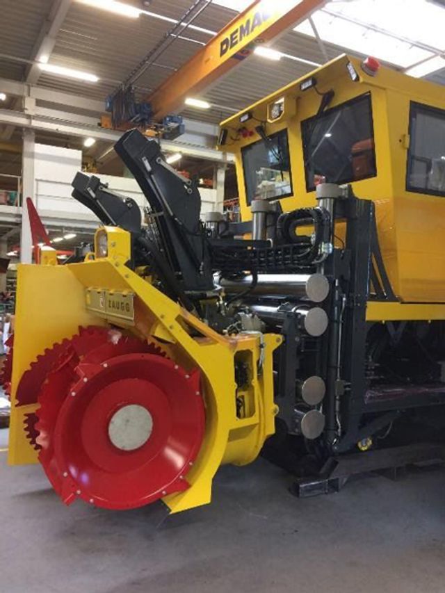 Дивіться, як виглядає гігантський снігозбирач для Пайкс-Піку у стилі Шаленого Макса - фото 436886