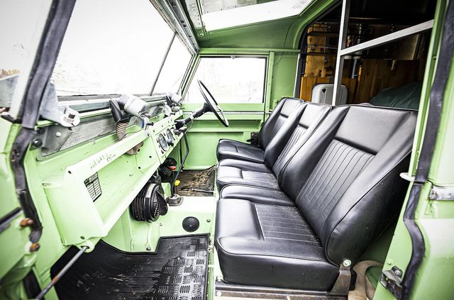 Кухню на колесах на базі Land Rover Defender з популярного телешоу пустять з молотка - фото 436994