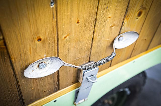 Кухню на колесах на базі Land Rover Defender з популярного телешоу пустять з молотка - фото 436997