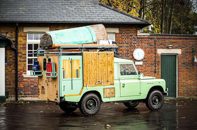 Кухню на колесах на базі Land Rover Defender з популярного телешоу пустять з молотка - фото 436999