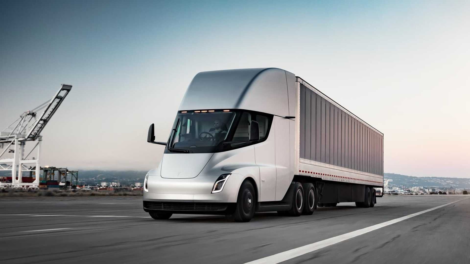 Ілон Маск розповів про автономність нової електровантажівки Tesla Semi