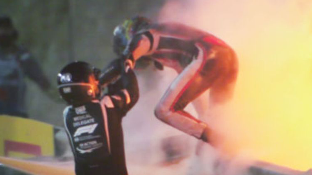 Вийшов з вогню, як Термінатор: болід Формули-1 розвалився і загорівся на Гран-прі (відео)