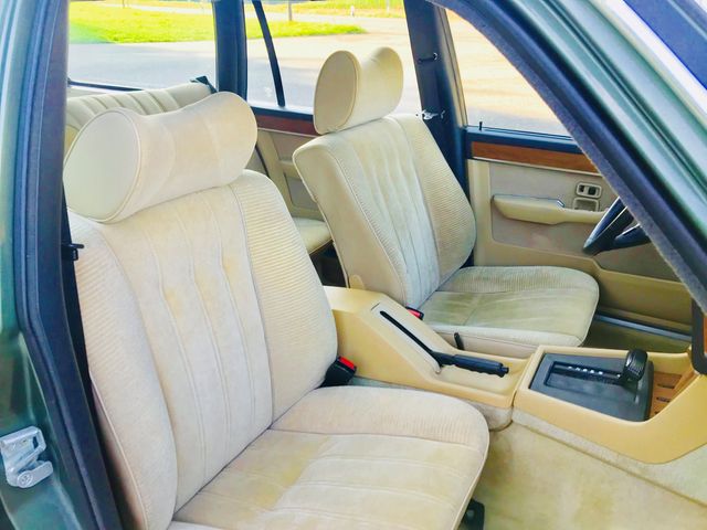 У Швейцарії продають рідкісний універсал BMW з 80-х у відмінному стані: фото - фото 437261