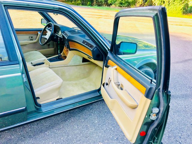 У Швейцарії продають рідкісний універсал BMW з 80-х у відмінному стані: фото - фото 437264