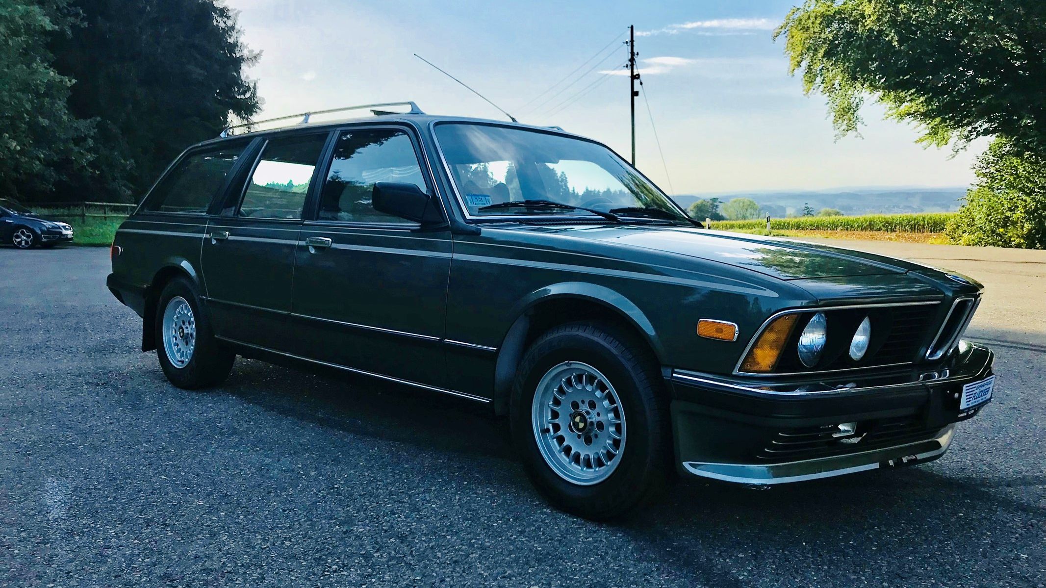 У Швейцарії продають рідкісний універсал BMW з 80-х у відмінному стані: фото