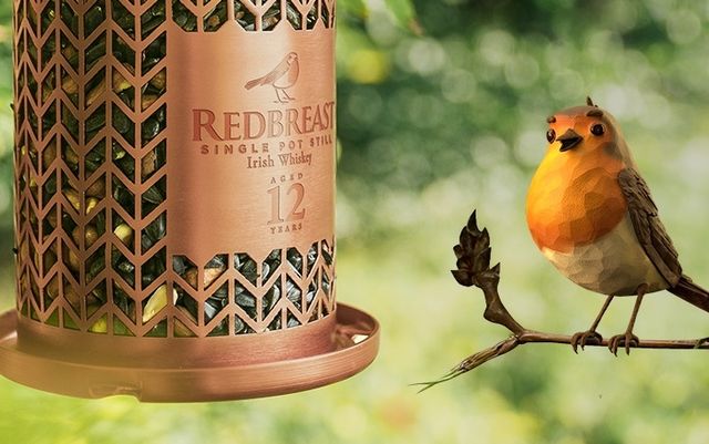 В Ірландії випустили віскі, футляр з якого можна перетворити у годівницю для птахів: фото - фото 437422