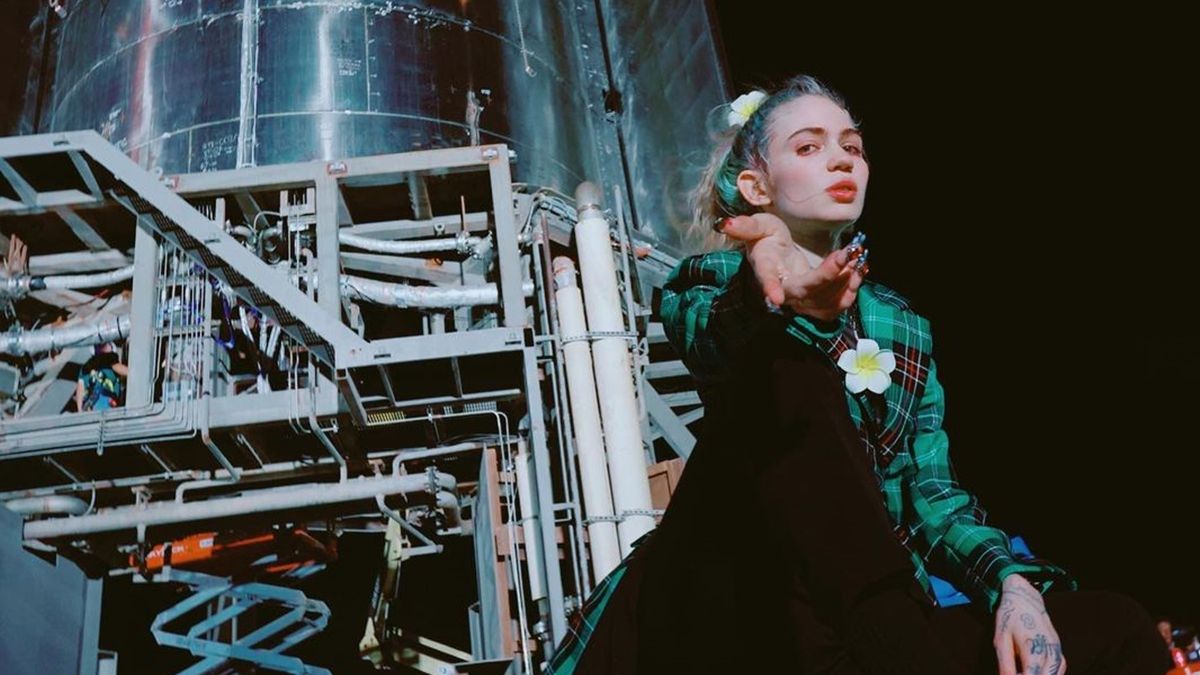 Дівчина Ілона Маска здивувала мережу фото топлес (18+)