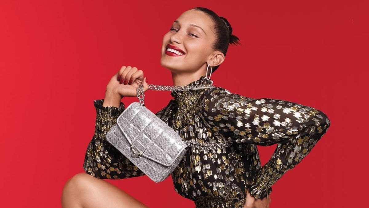 Розкута Белла Хадід показала гарчі знімки з відвертим декольте