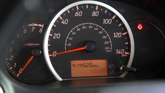 Пара з США подолала шлях до Місяця і назад на найдешевшому авто - фото 437648