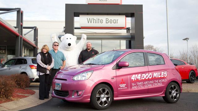 Пара з США подолала шлях до Місяця і назад на найдешевшому авто - фото 437649