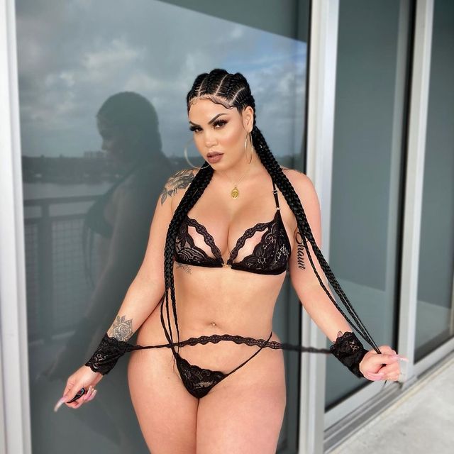 Дівчина тижня: гаряча модель без комплексів Шейла Фонг, яка претендує на пікантний рекорд - фото 437988