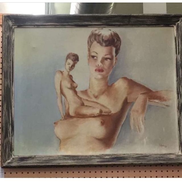 Консервовані іграшки та стілець у вигляді Ісуса: дивні знахідки у комісійних магазинах - фото 438195