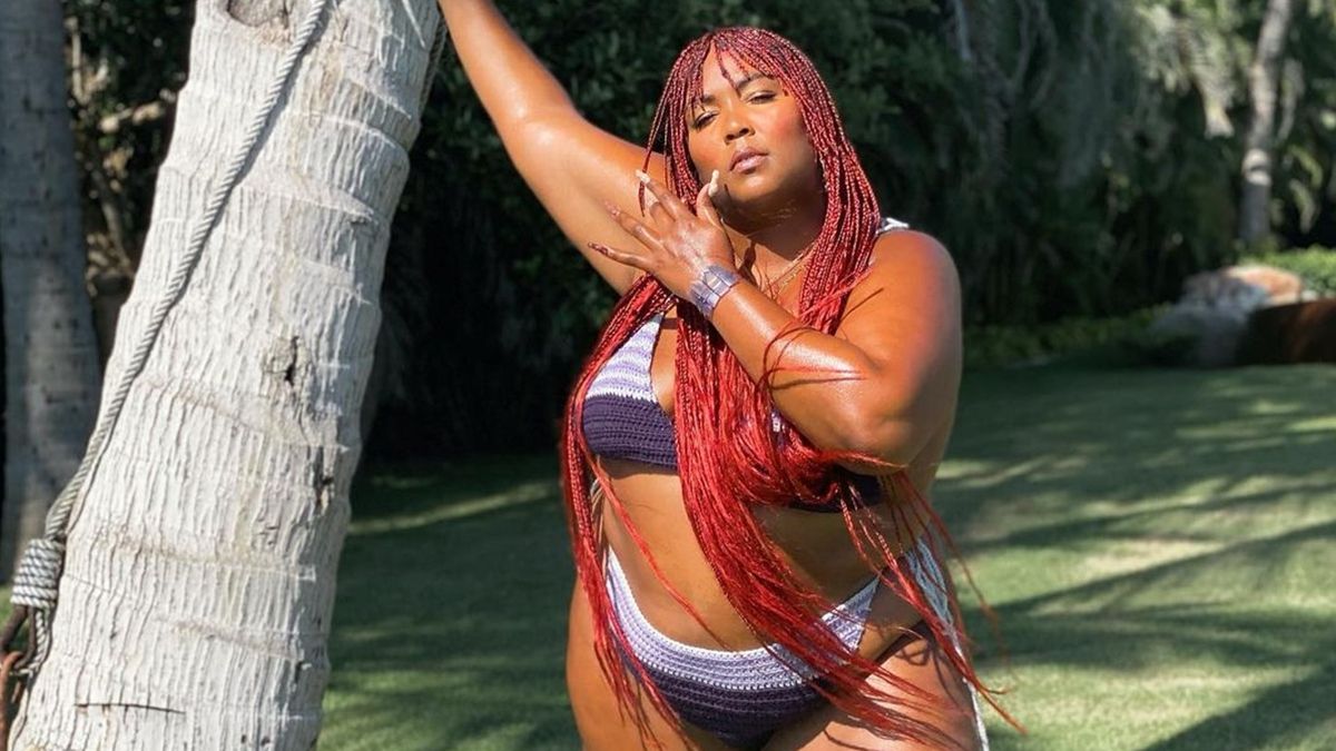 Розкута співачка Lizzo показала фігуру у відвертому відео