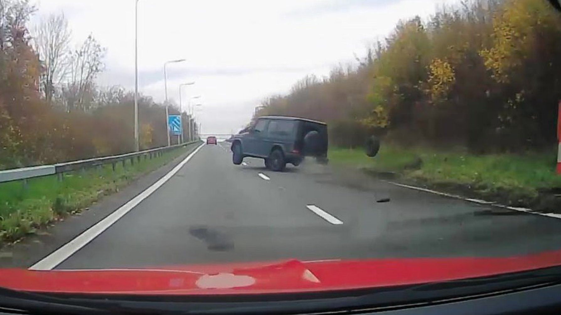 Футболіст Арсеналу розбив свій новенький Ґелендеваґен: момент аварії потрапив на відео