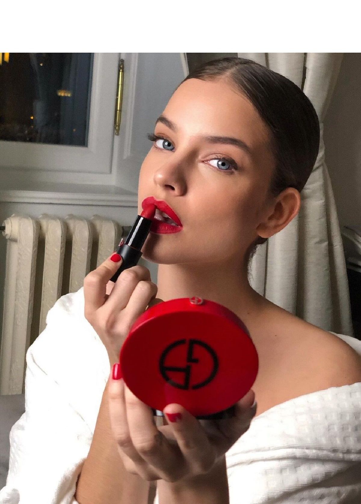 Розкішна Барбара Палвін похизувалась фігурою в білизні