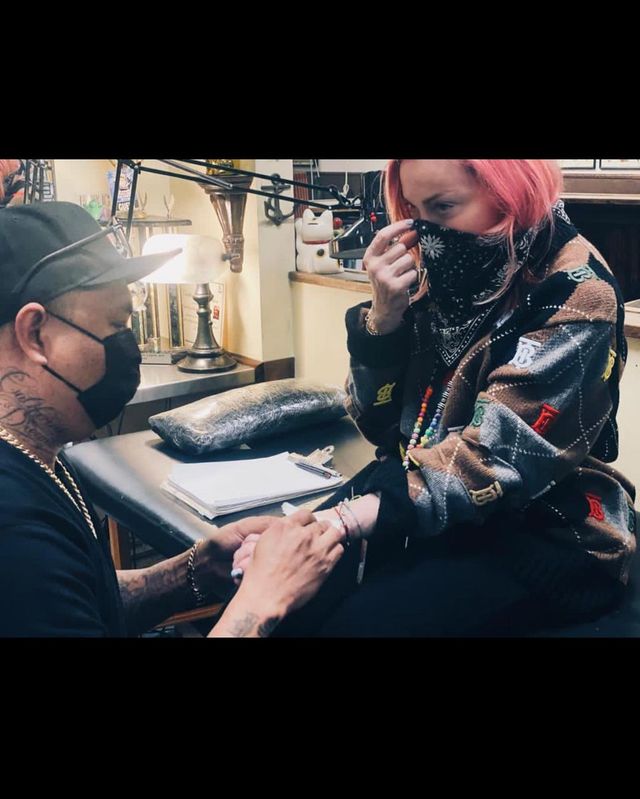 62-річна Мадонна зробила перше татуювання: фото - фото 438316