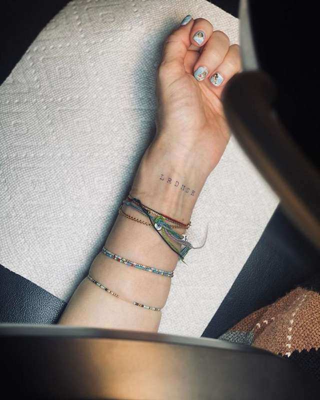 62-річна Мадонна зробила перше татуювання: фото - фото 438317