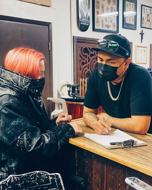 62-річна Мадонна зробила перше татуювання: фото - фото 438318