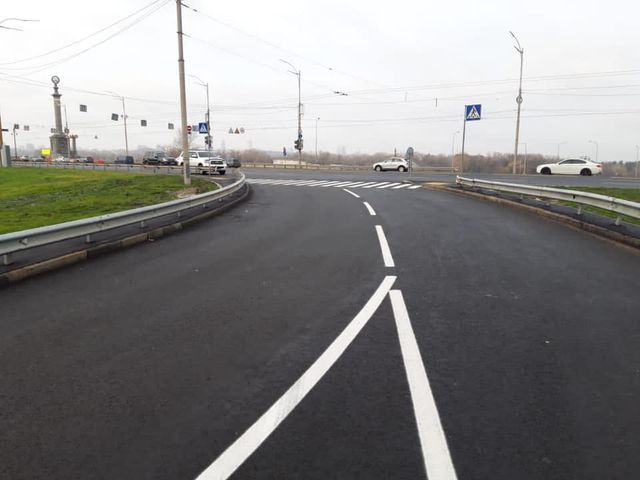 У Києві завершили реконструкцію розв'язки, яку ремонтували майже 12 років: фото - фото 438340