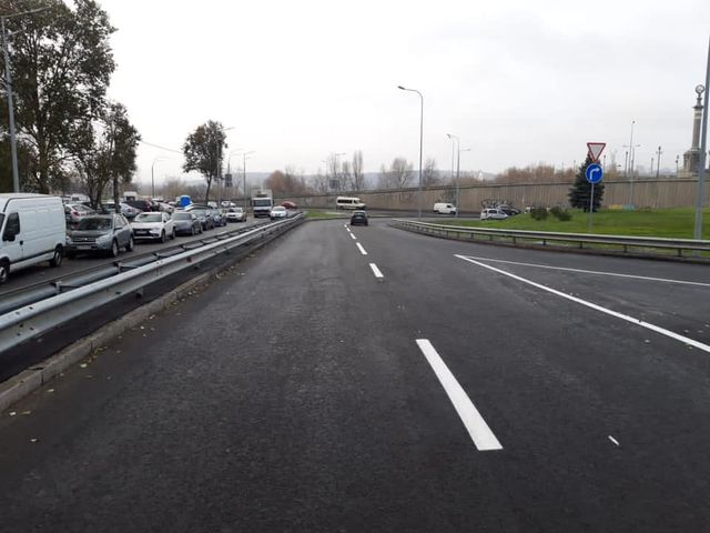 У Києві завершили реконструкцію розв'язки, яку ремонтували майже 12 років: фото - фото 438341