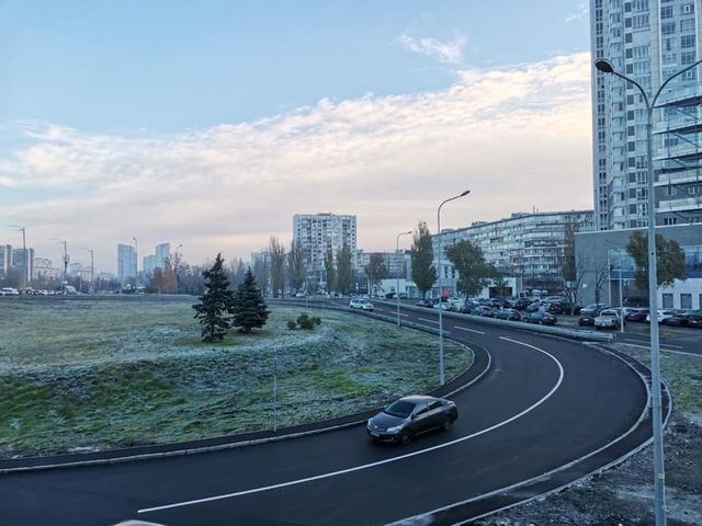 У Києві завершили реконструкцію розв'язки, яку ремонтували майже 12 років: фото - фото 438345