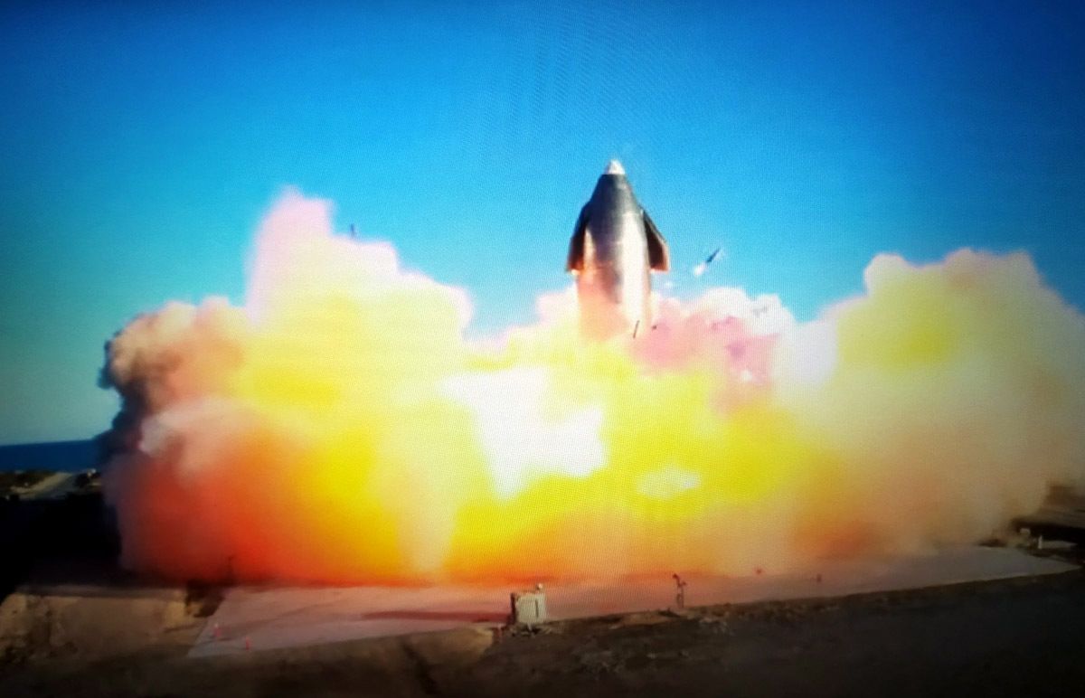 Прототип корабля SpaceX для польоту на Марс вибухнув під час посадки: відео