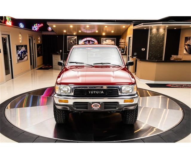 30-річний пікап Toyota продають за ціною нового позашляховика: фото - фото 438559