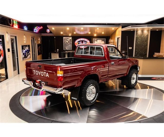 30-річний пікап Toyota продають за ціною нового позашляховика: фото - фото 438561