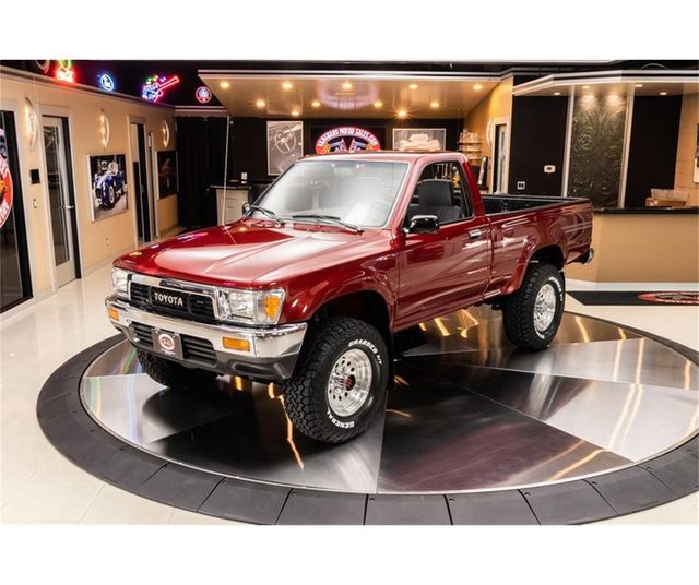 30-річний пікап Toyota продають за ціною нового позашляховика: фото - фото 438562