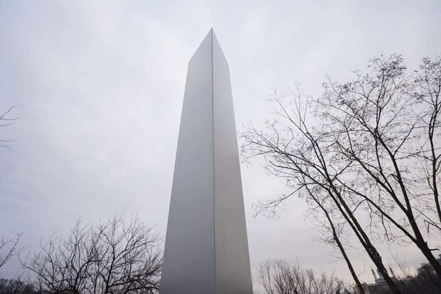 Таємничий моноліт з'явився в Україні: фотофакт - фото 438569