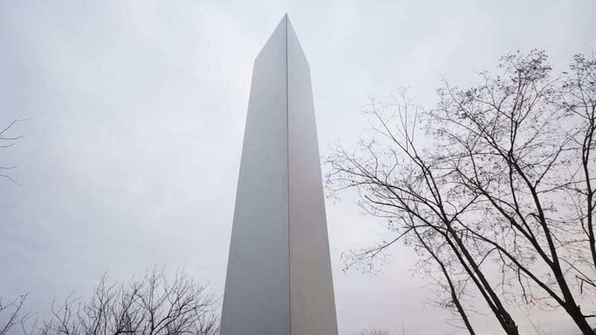 Таємничий моноліт з'явився в Україні: фотофакт