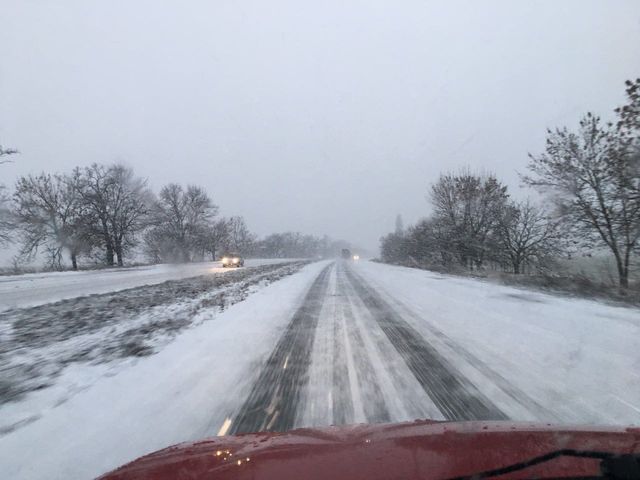 Українських водіїв попередили про ожеледицю на дорогах - фото 438577