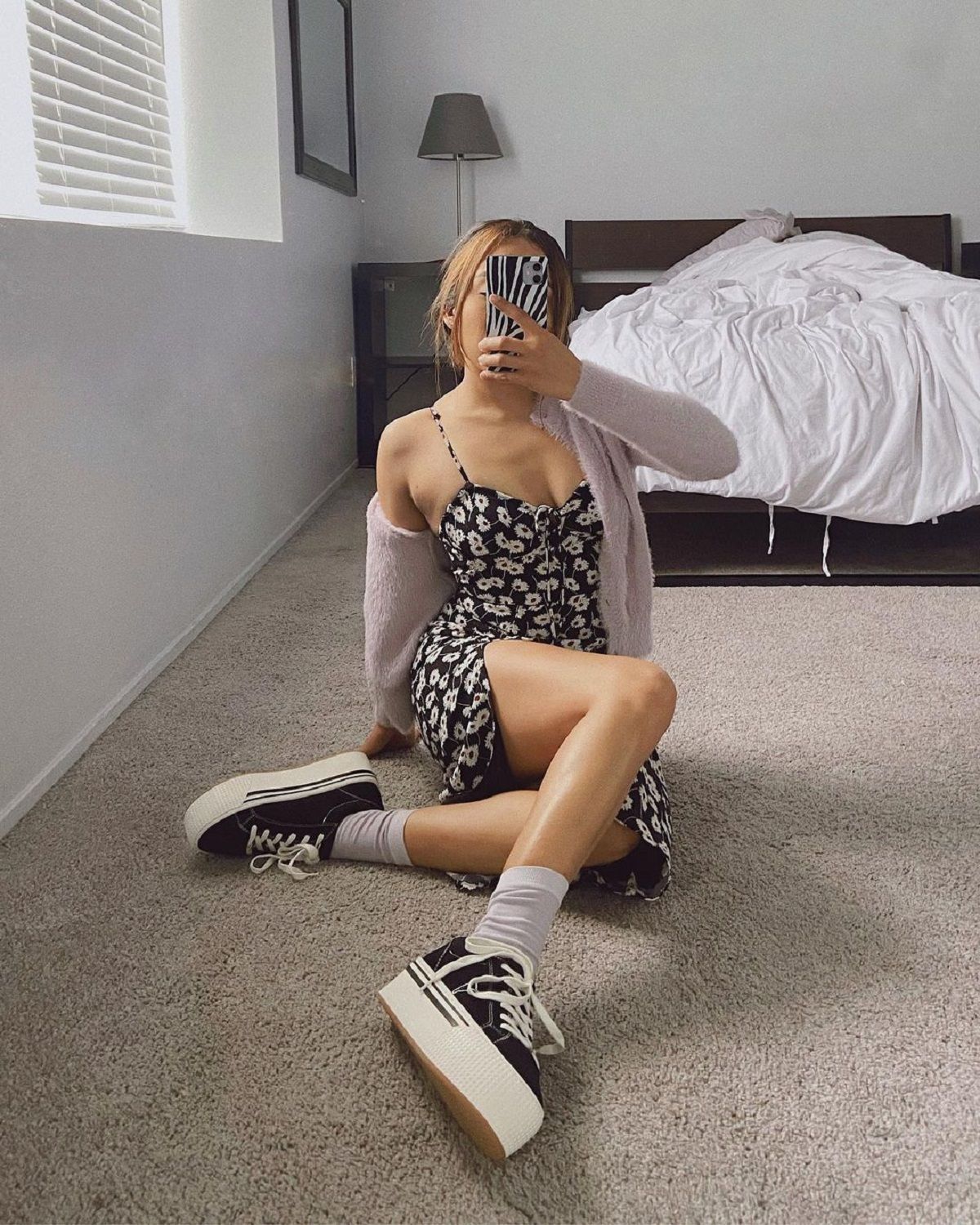 Без шкарпеток і вати: блогерка дала 5 порад, як збільшити груди (відео)