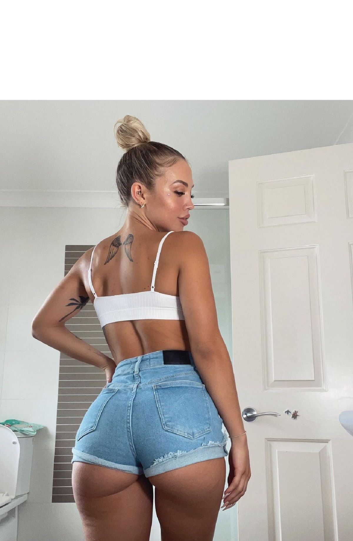 Гаряча тренерка Теммі Хемброу роздяглась в Instagram (фото 18+)