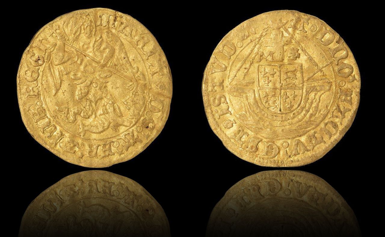 В Англії сімейна пара знайшла скарб у себе в дворі: фотофакт