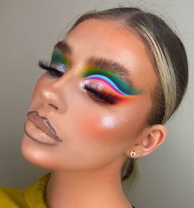 Косметика проти краси: епічні фото дівчат з невдалим макіяжем - фото 438899