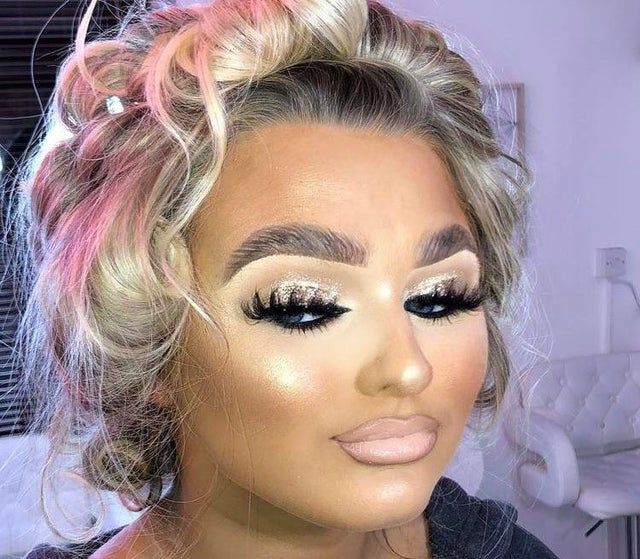 Косметика проти краси: епічні фото дівчат з невдалим макіяжем - фото 438910