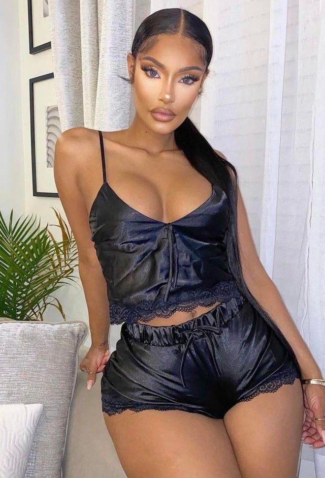 Косметика проти краси: епічні фото дівчат з невдалим макіяжем - фото 438917